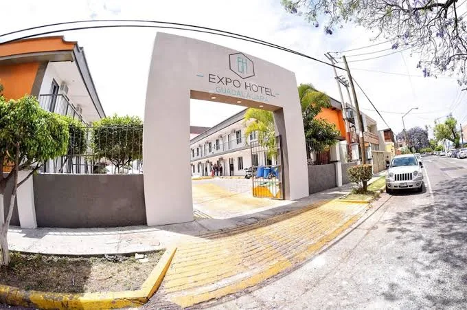 Baño moderno Hotel Expo Guadalajara